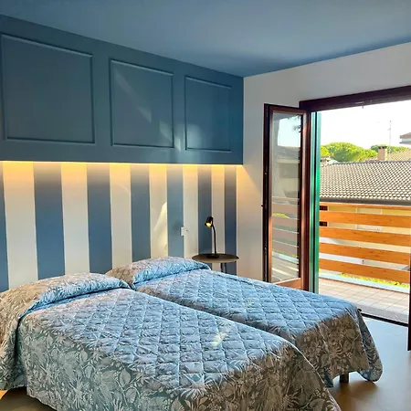 Comfy With Pool Villa Lignano Sabbiadoro