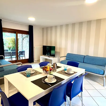 Comfy With Pool Villa Lignano Sabbiadoro
